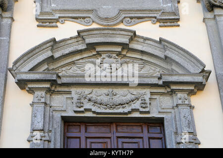 Die Kirche von Santa Teresa in Caprarola - Details Stockfoto