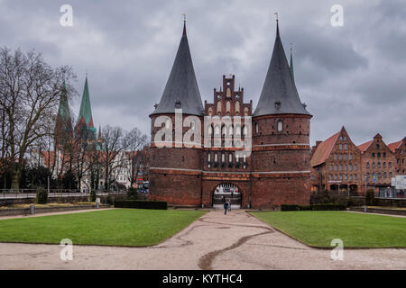 Holsteintor alte Stadtmauer in Lübeck, Deutschland Stockfoto