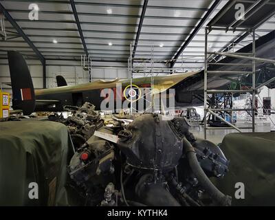 Die Schlacht um England Memorial flight Arvo Lancaster, am Flugzeug Restaurierung Firma Aufhänger für Wi ter overhall in 2016-17 Stockfoto