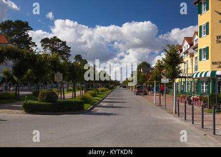 Insel Rügen, Deutschland: 26. September 2015: Morgen auf der Strandpromenade in Binz, Insel Rügen, Deutschland. Binz ist das größte Seebad auf der Deutschen Isla Stockfoto