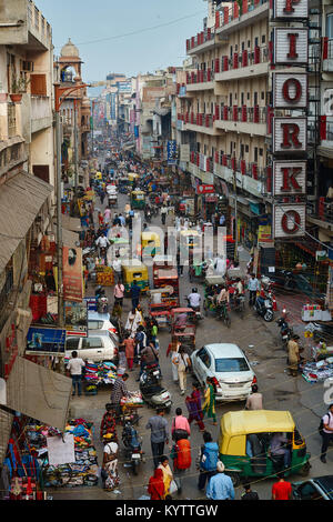 Verkehr in Main Bazar, Paharganj, Neu Delhi, Indien Stockfoto