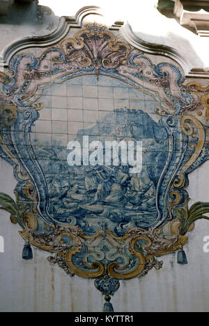 Straße und Häuser Azulejos, bemalten Keramikfliesen, Lissabon, Portugal Stockfoto