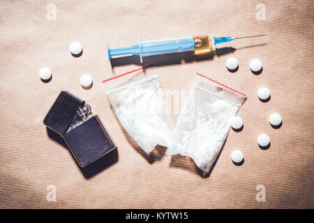Harte Drogen und Alkohol. Nahaufnahme Stockfoto, Bild: 172183665 - Alamy