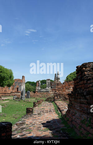 Die interessante ruiniert Statue und Pagoden um Wat Phra Si Sanphet. Stockfoto