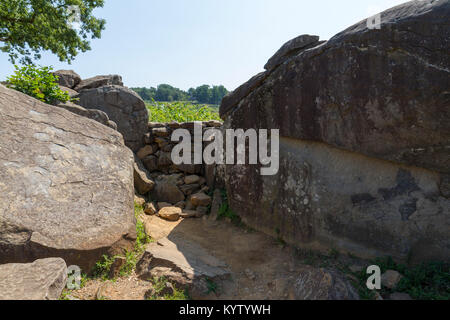 Die rebellischen Sharpshooter zwischen Steinen, Teufel Höhle, Gettysburg National Military Park, Pennsylvania, United States. Stockfoto