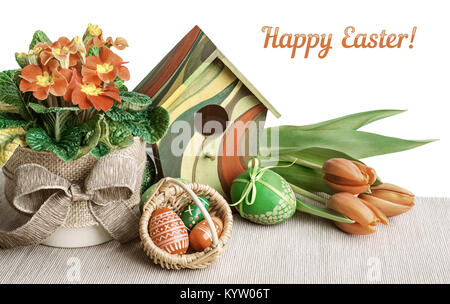 Ostern Grenze mit orange Tulpen, Primrose und Frühling Dekorationen, Platz für Ihren Text. Dieses Bild wird gestrafft. Stockfoto