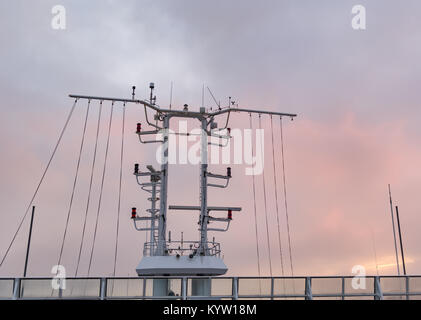 Radar Mast an Ben meine Chree Fähre Douglas verlassen Stockfoto