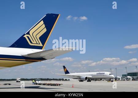 Singapore Airlines, Airbus A350-900, Flugzeuge, Flugzeug, Flugzeug, Fluggesellschaften, Fluglinien, Roll-, In-, Out-, Start, Push, Rampe, Flughafen München, Stockfoto