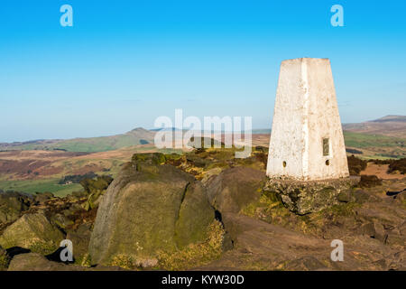 Trig Point auf der Kakerlaken, Peak District National Park Stockfoto
