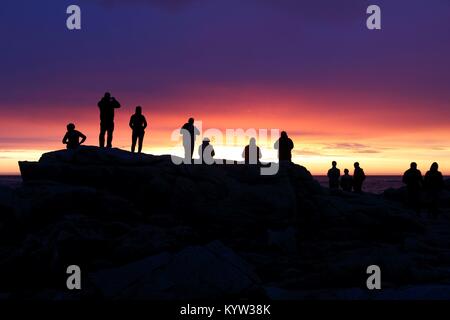 Sonnenuntergang in den arktischen Sommer - Flakstadoya, Lofoten in Norwegen. Stockfoto