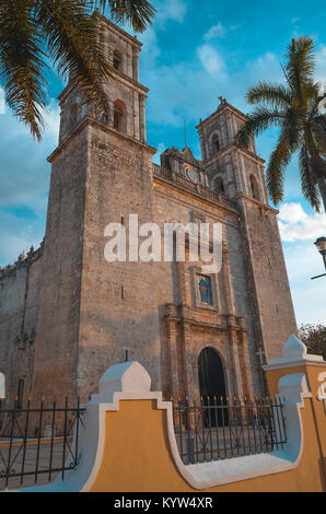 Mexiko City, Mexiko - 19. Juni 2013: Merida Kathedrale an einem bewölkten Tag. Merida ist die älteste fortwährend besetzten Stadt in Amerika angesehen. Stockfoto