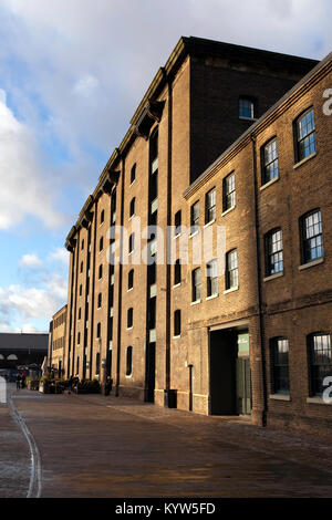 Weitwinkelaufnahme der Central Saint Martins, Universität der Künste London Stockfoto