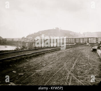 Harpers Ferry, W. VA. Blick auf die Stadt und Eisenbahn Brücke Stockfoto