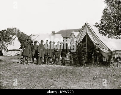 Antietam, MD. Präsident Lincoln mit General George B. McClellan und Gruppe von Offizieren Stockfoto