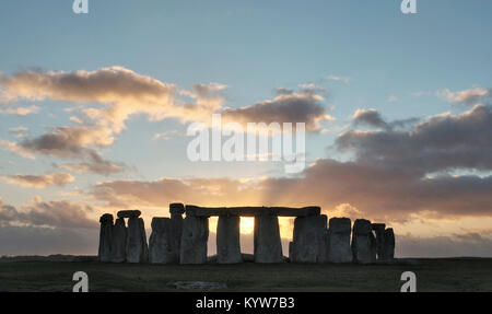 Sonnenuntergang in Stonehenge, Salisbury Plain, Amesbury, UK, 01/01/2018 Stockfoto