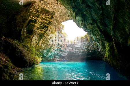 Unterirdische See in Melissani Höhle, Kefalonia, Griechenland Stockfoto