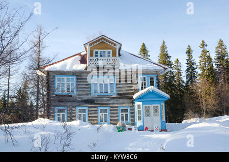 Das Holzhaus ist der Wohnsitz der Archimandrit auf der Solovetsky Inseln. Russland, Oblast Archangelsk, solowki Stockfoto