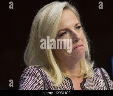 Washington, District of Columbia, USA. 16 Jan, 2018. Us-Heimatschutz Kirstjen Nielsen erscheint vor dem Senat-rechtsausschusse auf dem Capitol Hill, 16. Januar 2017. Quelle: Chris Kleponis/CNP Credit: Chris Kleponis/CNP/ZUMA Draht/Alamy leben Nachrichten Stockfoto