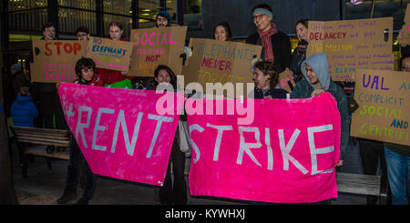 16. Januar, 2018. London, Großbritannien. Die Demonstranten marschierten zu einem Meeting von Southwark Rat gegen soziale Säuberung und die vorgeschlagene Entwicklung im Elephant und Castle im Süden Londons zu demonstrieren. David Rowe/Alamy leben Nachrichten Stockfoto