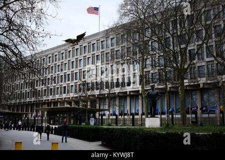 London, Großbritannien. 17 Mär, 2017. Archiv - das Gebäude der US-Botschaft Grosvenor Square in London fotografiert, Großbritannien, 17. März 2017. Foto: Jens Kalaene/dpa-Zentralbild/dpa/Alamy leben Nachrichten Stockfoto