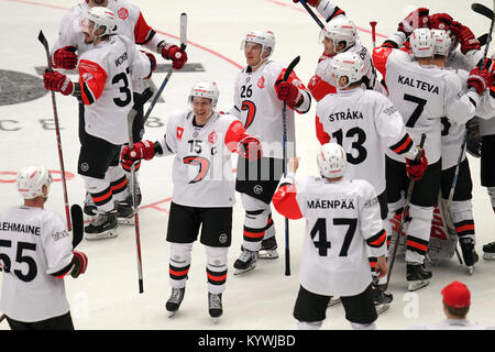 Trinec, Tschechische Republik. 16 Jan, 2018. Spieler von Jyvaskyla Feiern nach dem Gewinn der Champions Hockey League Halbfinale Rückspiel HC Ocelari Trinec vs JYP Jyvaskyla in Trinec, Tschechien, 16. Januar 2018. Credit: Petr Sznapka/CTK Photo/Alamy leben Nachrichten Stockfoto