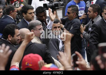 Caracas, Distrito Capital, Venezuela. 19 Apr, 2013. April 19, 2013. Mahmud Ahmadineyad (c) Präsident des Iran, kommt an der Nationalversammlung für die Vereidigung von Nicolas Maduro, als Präsident von Venezuela. Foto: Juan Carlos Hernandez Credit: Juan Carlos Hernandez/ZUMA Draht/Alamy leben Nachrichten Stockfoto