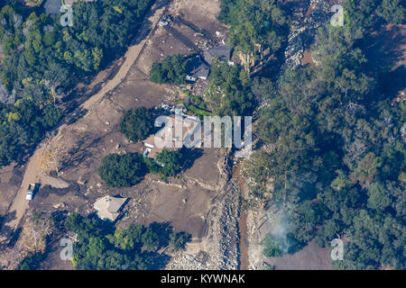 Montecito, Kalifornien, USA. 15 Jan, 2018. Luftbild des Montecito und Erdrutsch beschädigt werden. Credit: Mark Holtzman/ZUMA Draht/Alamy leben Nachrichten Stockfoto