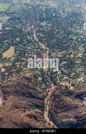 Montecito, Kalifornien, USA. 15 Jan, 2018. Luftbild des Montecito und Erdrutsch beschädigt werden. Credit: Mark Holtzman/ZUMA Draht/Alamy leben Nachrichten Stockfoto