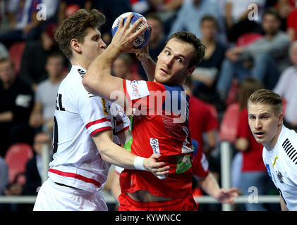 Porec, Kroatien. 16 Jan, 2018. Christian O'Sullivan (C) der Norwegen konkurriert bei der Gruppe B Übereinstimmung zwischen Norwegen und Österreich im Jahr 2018 Men's EHF European Handball Championship in Porec, Kroatien, Jan. 16, 2018. Norwegen gewann 39-28. Quelle: Igor Kralj/Xinhua/Alamy leben Nachrichten Stockfoto