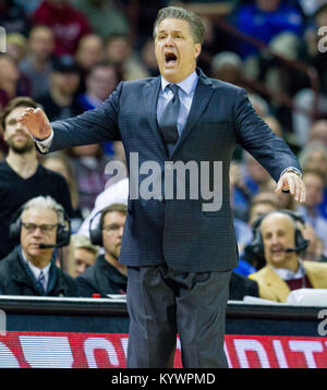 Columbia, SC, USA. 16 Jan, 2018. Kentucky Wildkatzen Head Coach John Calipari reagiert auf seine Mannschaft in der sek Basketball matchup im Colonial Life Arena in Columbia, SC. (Scott Kinser/Cal Sport Media) Credit: Csm/Alamy leben Nachrichten Stockfoto