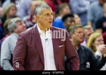 Columbia, SC, USA. 16 Jan, 2018. Südcarolina Kampfhähne Head Coach Frank Martin reagiert auf den Anruf in der sek Basketball matchup im Colonial Life Arena in Columbia, SC. (Scott Kinser/Cal Sport Media) Credit: Csm/Alamy leben Nachrichten Stockfoto