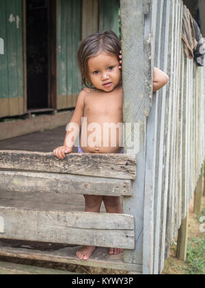 Palmarii, Brasilien - Dec 04, 2017: Portrait eines kleinen Mädchens - ein Bewohner von Brasilien. Stockfoto