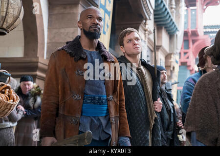 Erscheinungsdatum: September 21, 2018 TITEL: Robin Hood Studio: SUNFILM Entertainment Regie: Otto Bathurst PLOT: Ein düsterer nehmen auf das klassische Robin Hood. In den Hauptrollen: Jamie Foxx als Little John, TARON EGERTON wie Robin. (Bild: © STX Unterhaltung/Entertainment Bilder) Stockfoto