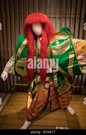 Kabuki Kostüm - Kabuki ist eine traditionelle japanische Form des Theaters während der Edo Periode entwickelt. Kabuki ist reich an showmanship und beinhaltet elabora Stockfoto