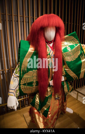 Kabuki Kostüm - Kabuki ist eine traditionelle japanische Form des Theaters während der Edo Periode entwickelt. Kabuki ist reich an showmanship und beinhaltet elabora Stockfoto