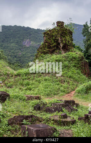 My Son Ruinen & Sanctuary sind in einem kleinen Tal in der Provinz Quang Nam, etwa 40 km von Hoi An Stadt gesetzt. Die Cham-Ruinen in Viet Nam besitzt meines Sohnes Stockfoto