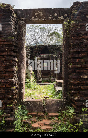 My Son Ruinen & Sanctuary sind in einem kleinen Tal in der Provinz Quang Nam, etwa 40 km von Hoi An Stadt gesetzt. Die Cham-Ruinen in Viet Nam besitzt meines Sohnes Stockfoto