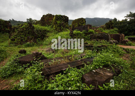 My Son Ruinen & Sanctuary sind in einem kleinen Tal in der Provinz Quang Nam, etwa 40 km von Hoi An Stadt gesetzt. Die Cham-Ruinen in Viet Nam besitzt meines Sohnes Stockfoto