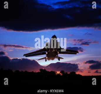 Tornado GR1 auf letzte Annäherung an RAF Cottesmore, in der Nähe von Oakham, Rutland, England, Großbritannien Stockfoto