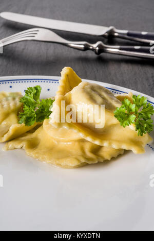 Pasta hausgemachte handgemachte Ravioli Stockfoto