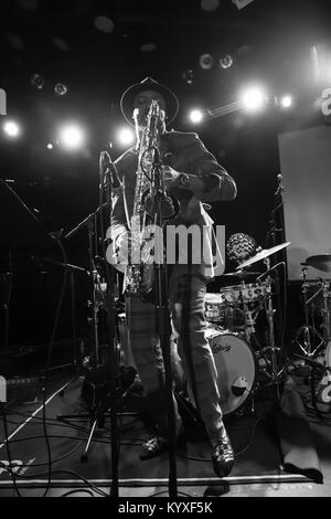 New York, NY - 12. Januar 2018: die Söhne von Kemet Band während 2018 New York Winter Jazz Festival durchführen Stockfoto