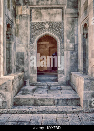 Im asiatischen Stil alte Torbogen in Baku Altstadt Stockfoto