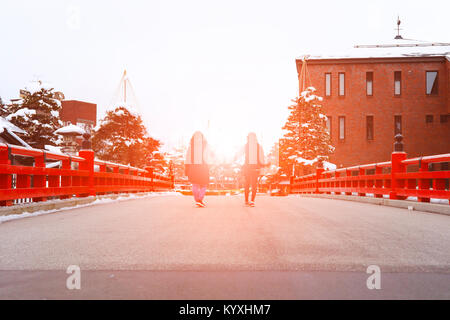 Rote Brücke oder Nakabashi Brücke in Takayama Takayama-shi, Japan Stockfoto