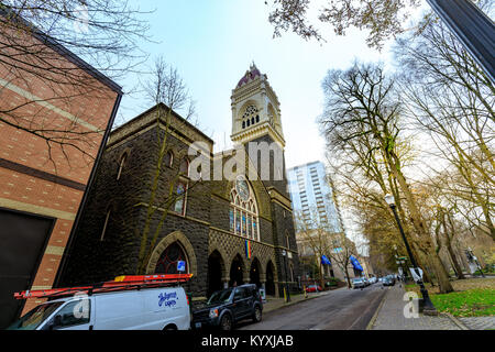 Portland, Oregon, Vereinigte Staaten - Dec 22, 2017: Blick auf die ersten Gemeinden der Vereinigten Kirche Christi in der Innenstadt von Portland Stockfoto