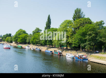 Boote auf dem Fluss Ouse in York, Yorkshire, England. Großbritannien Stockfoto