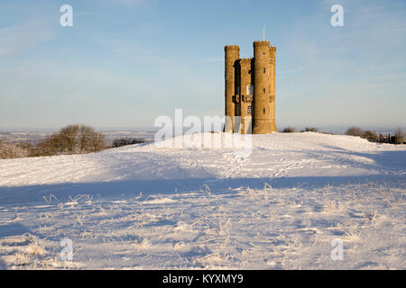 Broadway Tower im Winter Schnee, Broadway, die Cotswolds, Worcestershire, England, Vereinigtes Königreich, Europa Stockfoto