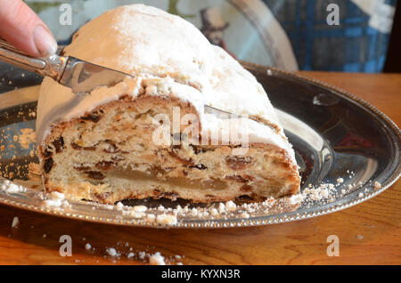 Weihnachten Brot schneiden. Stockfoto