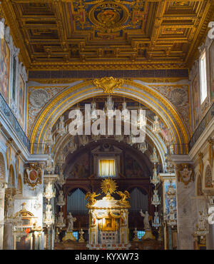 Rom, Italien, 01.November 2016: Altar in der Kirche von Santa Maria in Aracoeli in Rom, Italien. Es ist benannten Kirche der Rat der Stadt Rom. Stockfoto