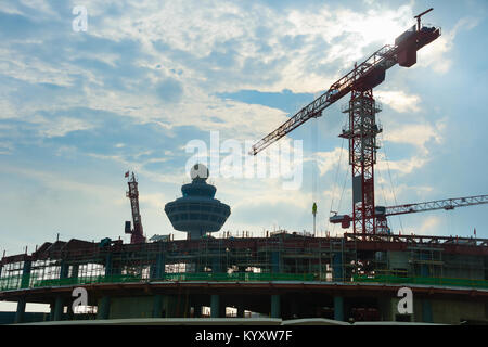 Die Bautätigkeit auf einer Baustelle eines modernen Flughafen Terminal. Singapur Stockfoto