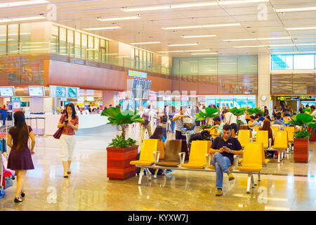 Singapur - 13. Januar 2017: Moderne Interieur des internationalen Flughafen Changi in Singapur. Changi Airport dient mehr als 100 Fluggesellschaften 6.100 Stockfoto